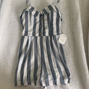 Cute romper!